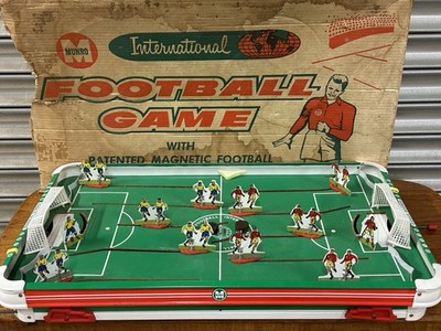 Vintage Munro ''International Football Game'' - Patentierter Magnetic Football