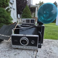 Vintage Polaroid Automatic 250 Land Camera w/ flash 