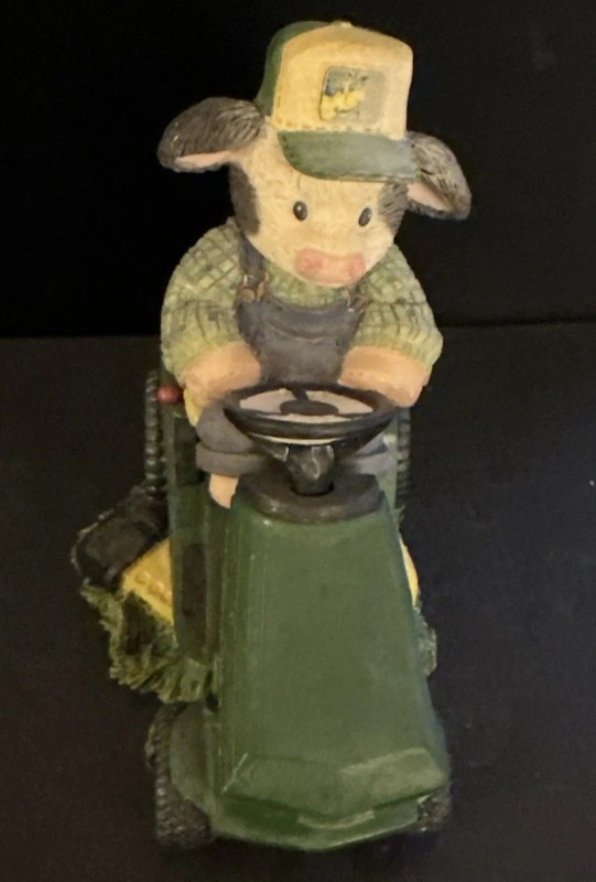 Enesco Mary's Moo Moos John Deere Tractor 1998 Deere to My Heart Cow