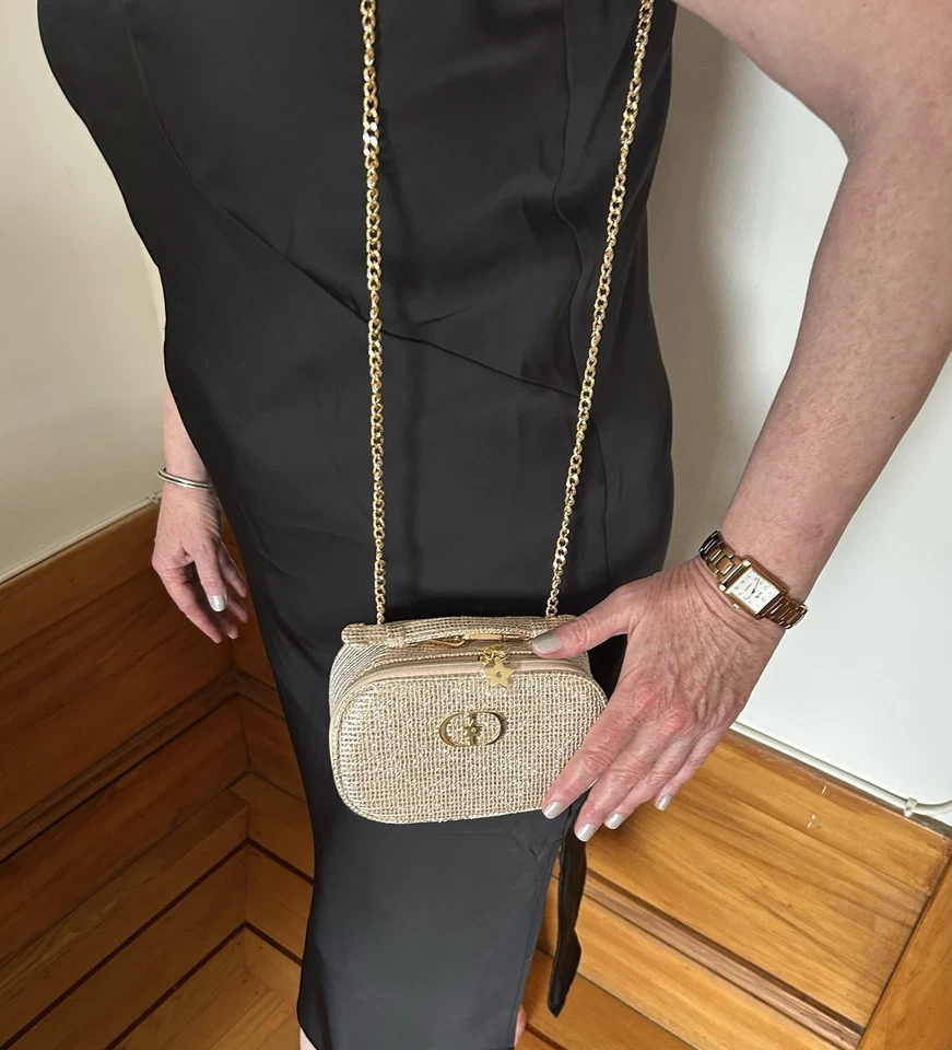 Bolso de hombro Dior VIP Holiday edición 2025 + mini lápiz labial +⭐️maximizador4 Foto 4 de 4