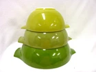 VNTG PYREX CINDERELLA GREEN OMBRE 3 NESTING BOWLS  OVENWARE  444,443,442