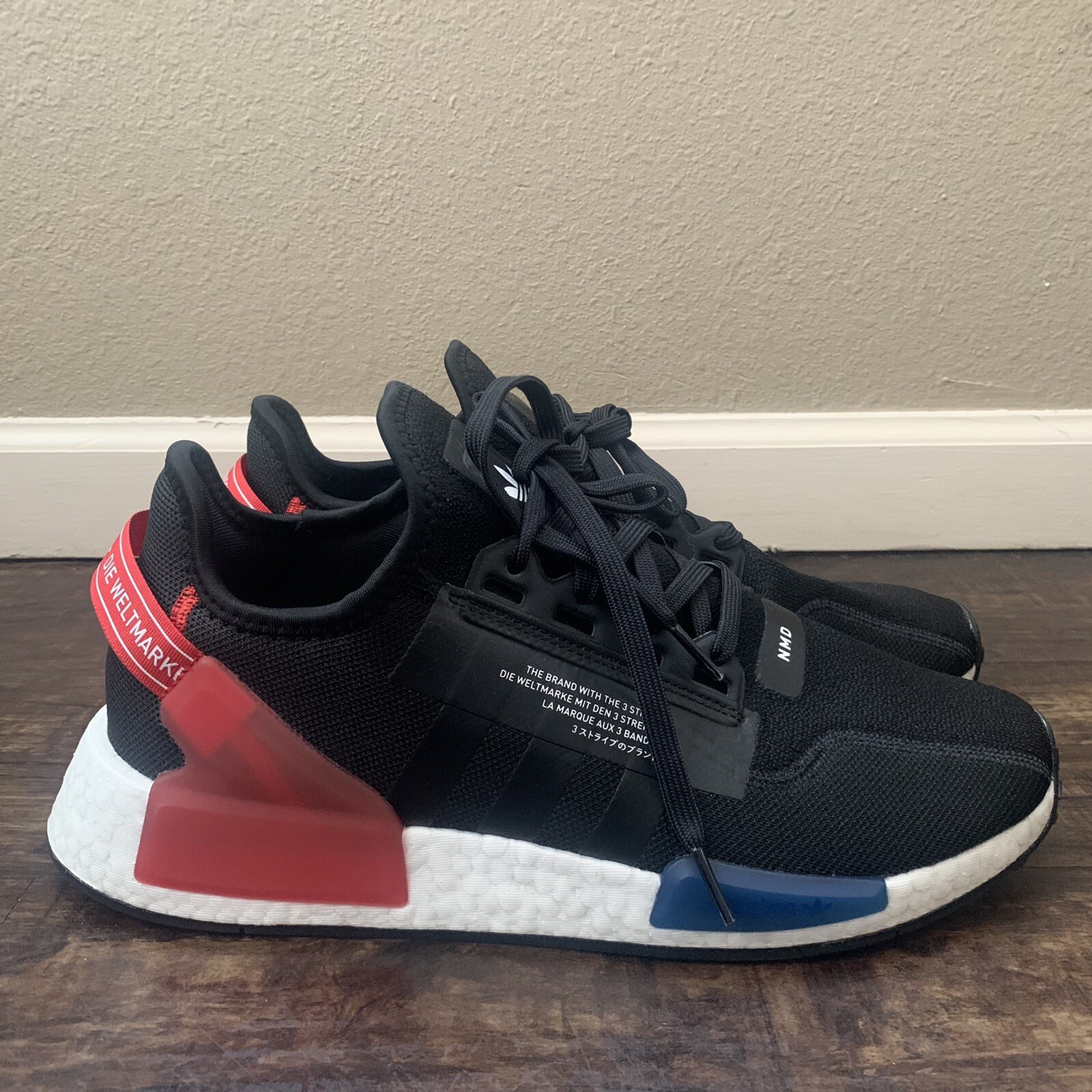 nmd r1 v2 black red