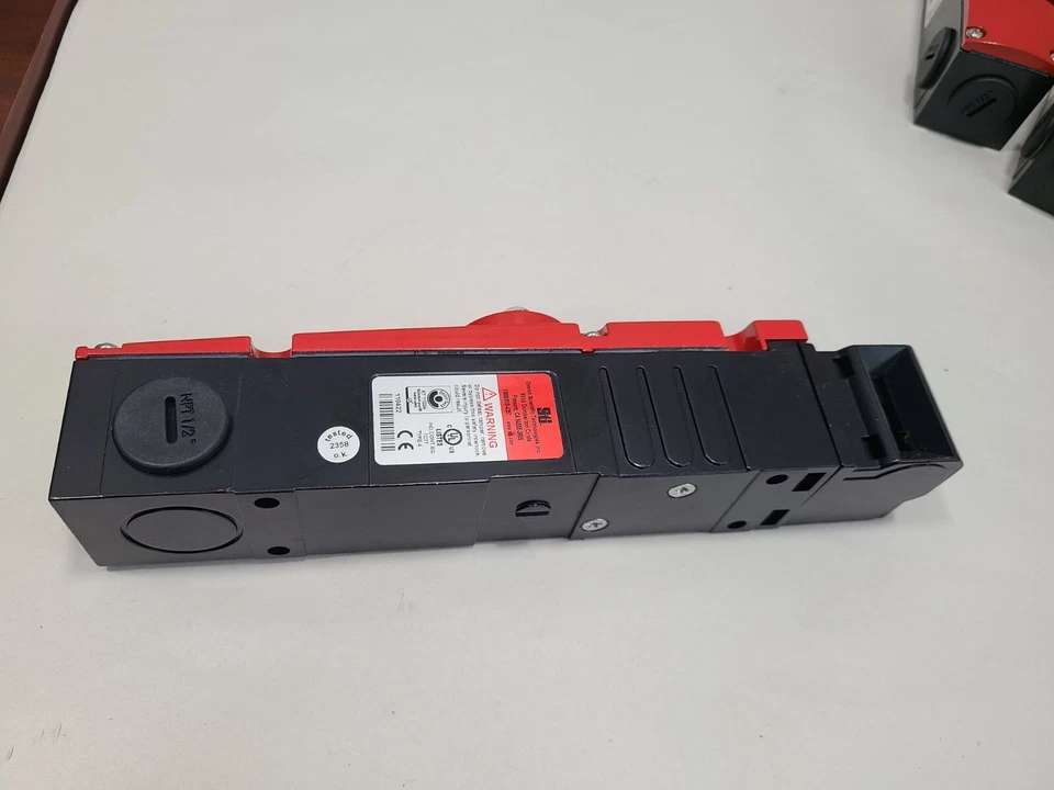Interruptor de bloqueo de seguridad STI con bloqueo de puerta protector TL4024-31102 (44535-2420), NOS Foto 3 de 4