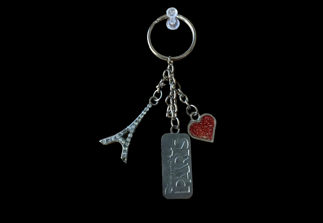 Disneyland Paris KEYCHAIN with Eiffel Tower and red h… Gem