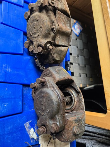 Jaguar Mk10 420G Dunlop Brake Calipers x2 complete for refurbishment