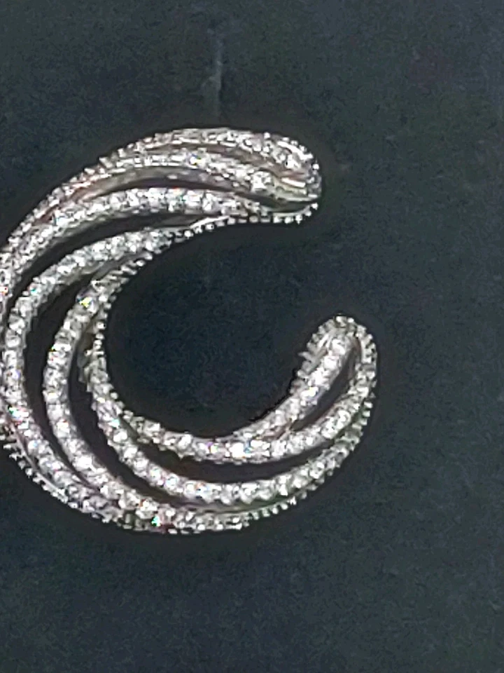 Orecchini a lobo per foro magnolia. - Immagine 4 di 4