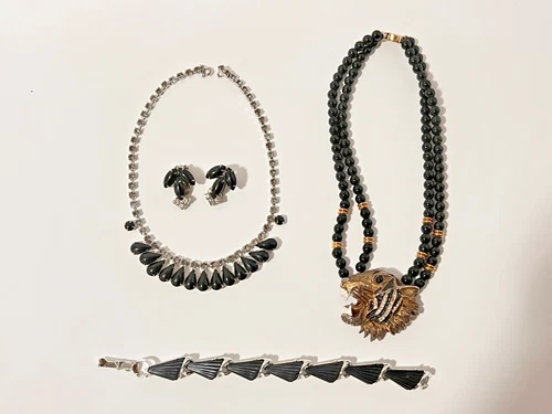 VINTAGE MOSTLY BLACK COSTUME JEWELRY NECKLACE BRACELET EARRINGS