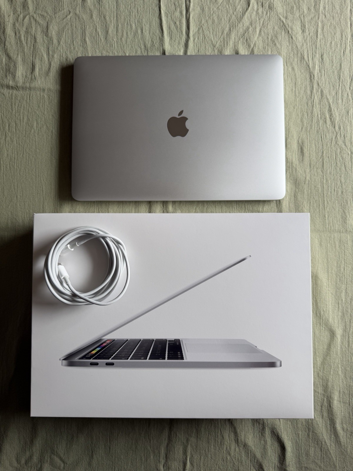 Apple MacBook Pro 13” i5 | 16GB RAM | 512GB SSD | Silver | Mint