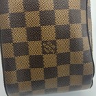 Foto 10 di 16