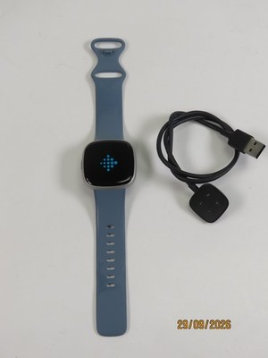 Fitbit Versa 4 Smartwatch Platinum S/M with Charger - DD78