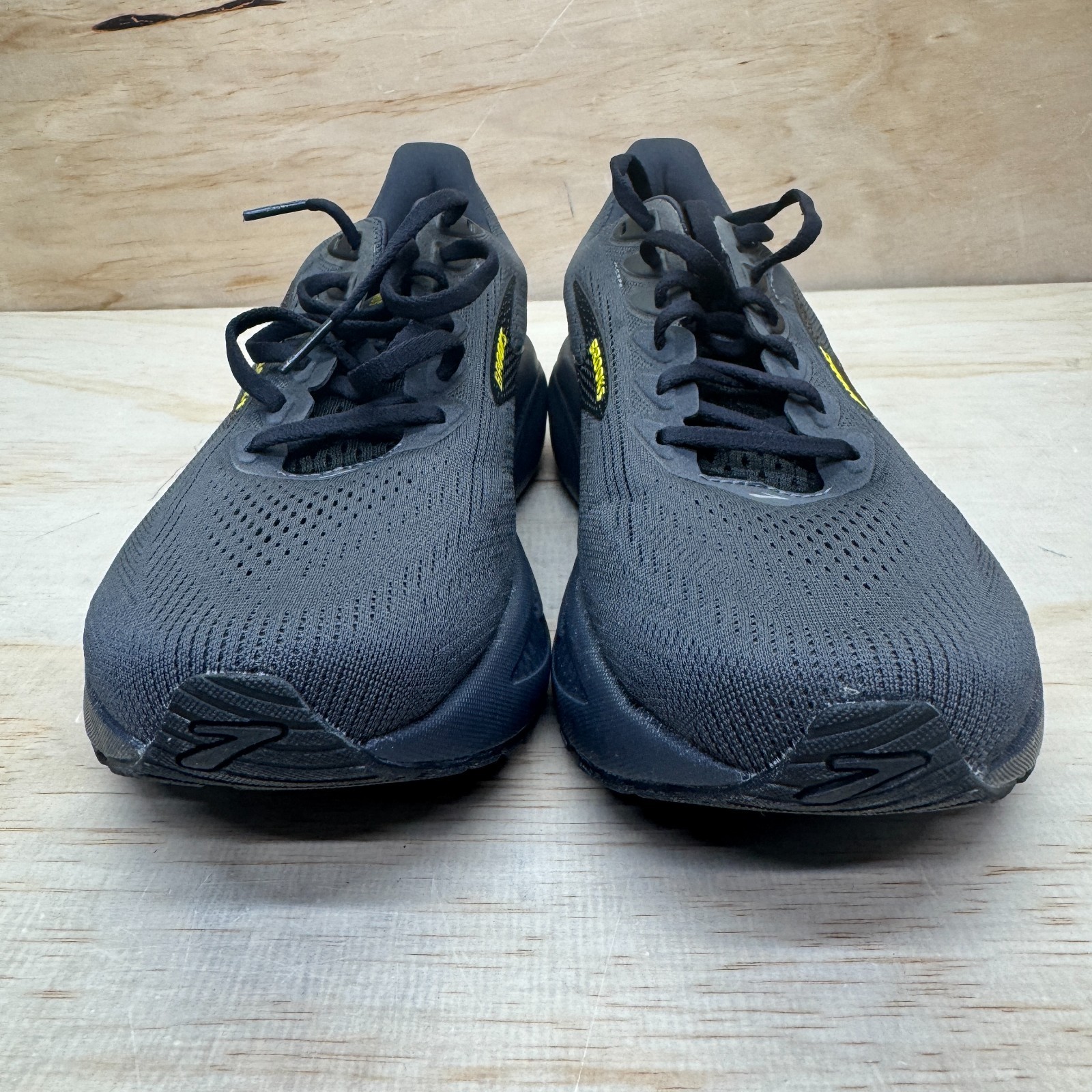 NEW Brooks Ghost 17 Ebony Yellow Running Shoes 1104421D059 Mens Sz 10.5 thumbnail 7