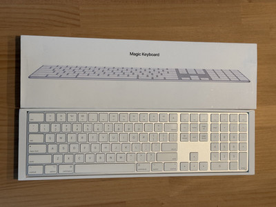 Apple Magic (MQ052LL/A) Wireless Keyboard with Numeric Pad - Silver