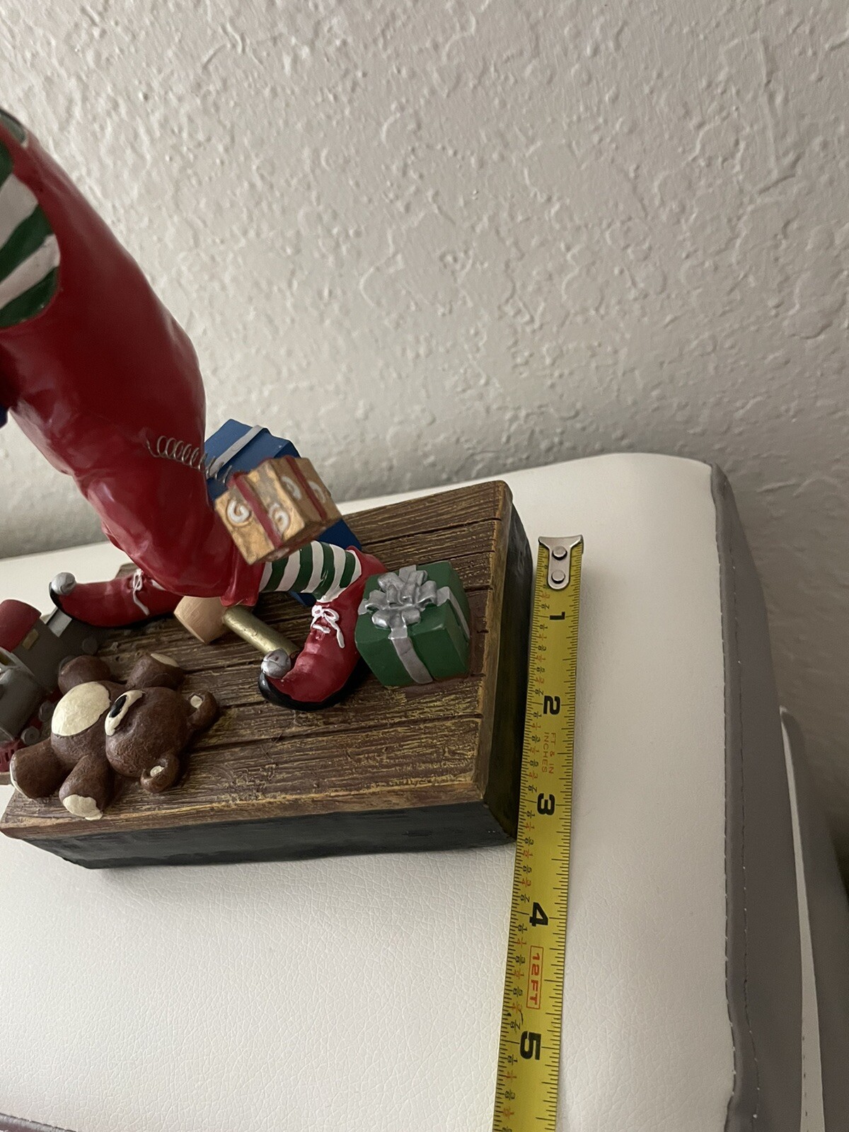 VtgChristmas Elf holding gifts Illuminated  Tunes Santa Claus Is Coming To Town