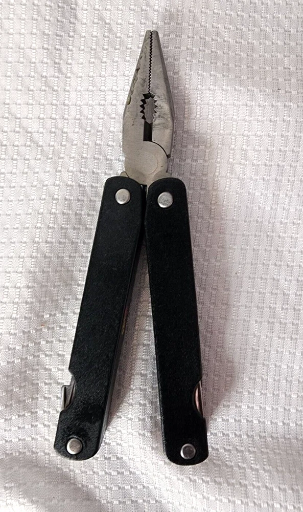 Multi Tool black 8 in 1 Folding Pocket Tool Stainless Steel pliers No case