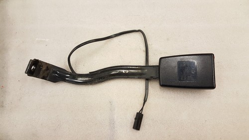 VW Passat Vorne Sicherheitsgurt Verriegelung Anker Links 3C0857755