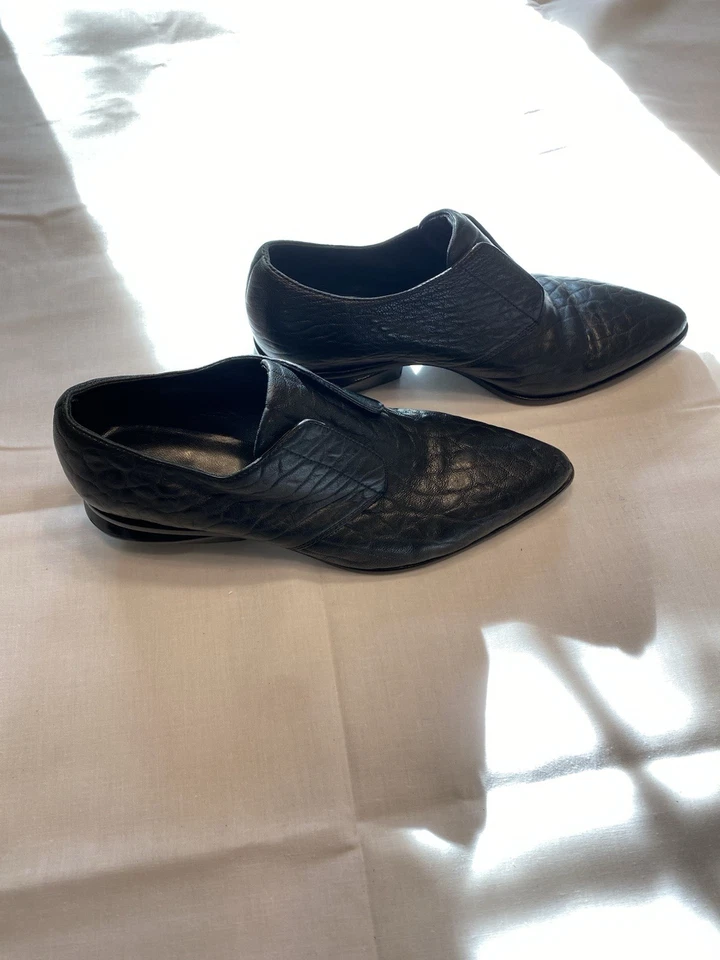 Mocassim Alexander Wang preto couro envernizado biqueira pontiaguda tamanho 39 - Imagem 2 de 4