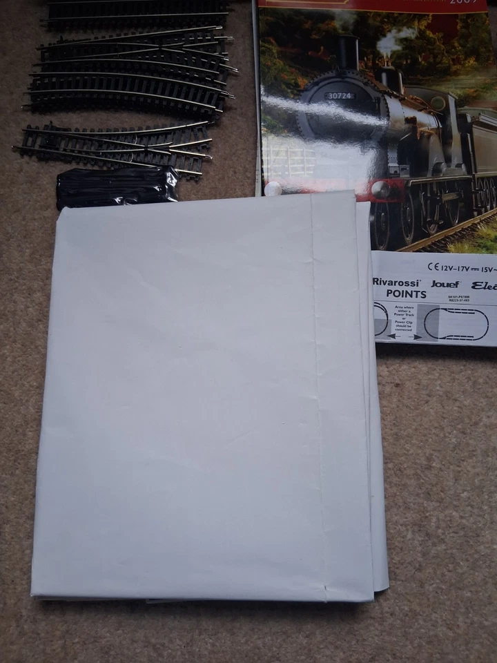 Hornby R1126 Mixed Freight 00 Gauge Digital Train Set + Extras - Image 4 of 4