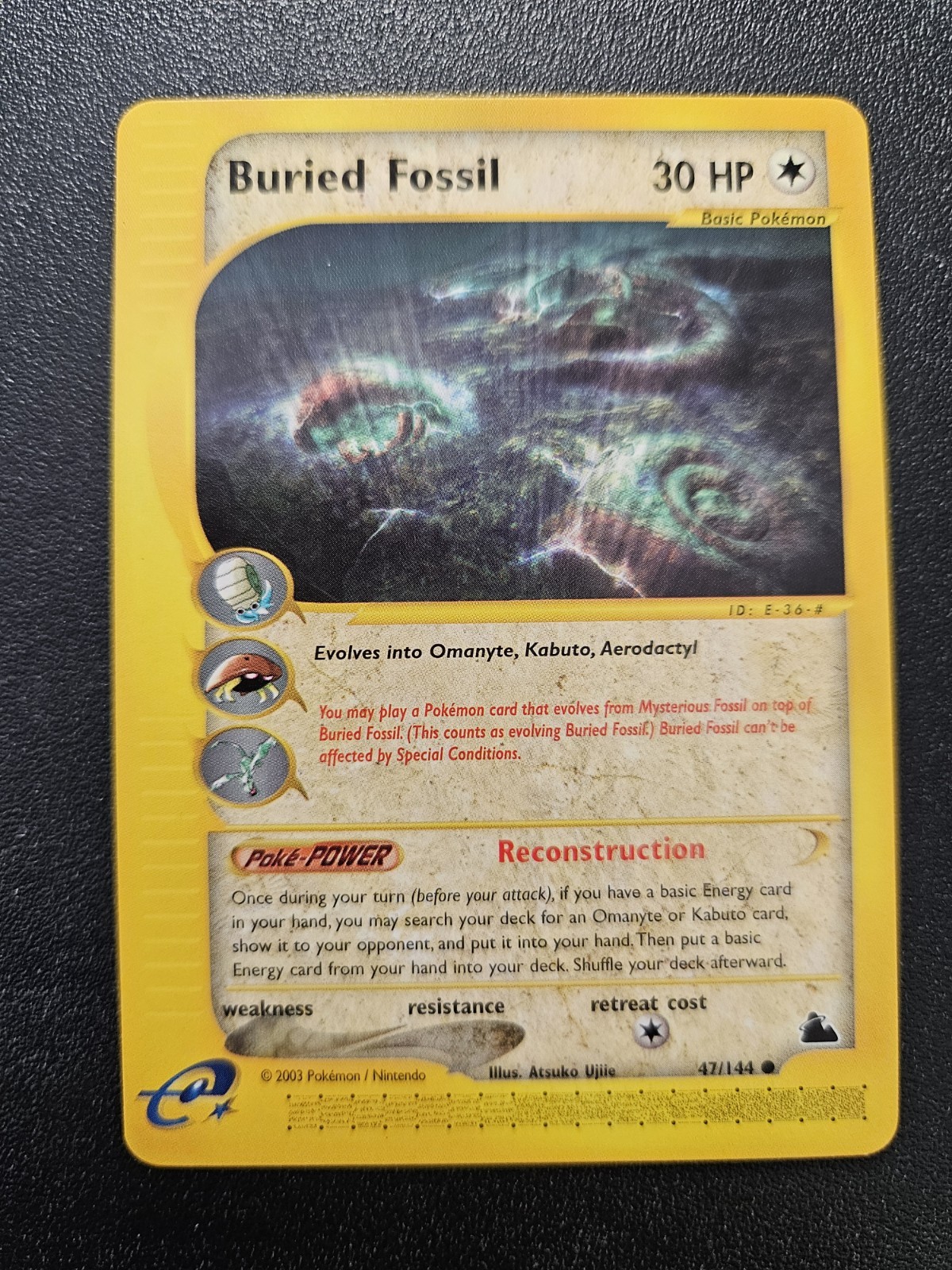 Pokemon Skyridge Buried Fossil 47/144 NEAR MINT