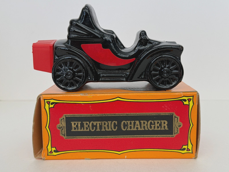 Avon Vintage Electric Charger SPICY After Shave Decanter/bottle w/Box