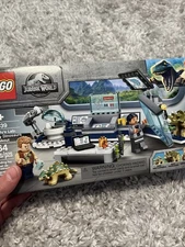 LEGO Jurassic World: Dr. Wu's Lab: Baby Dinosaurs Breakout (75939)