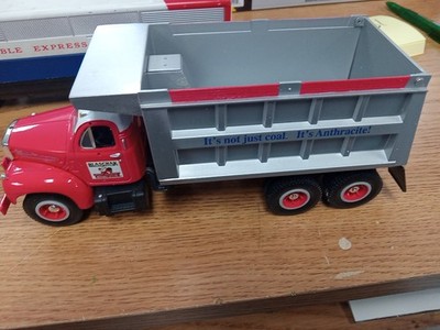FIRST GEAR MACK DUMP TRUCK 18-1899 1960 MODEL B-61 NEW  Lot 331