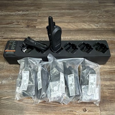 Motorola Curve DLR110 900 MHz 10-Channel Two-Way Radio Lot w/ Charger