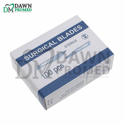 Materiale Chirurgico In Un Campo Sterile Ed Il Veterinario Che Prepara Bisturi Elettrico Nel Fondo Image151034503 - Foto 2