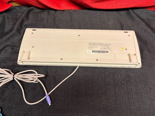 Vintage Compaq RT235BTW / 123754-001 Wired PS/2 Keyboard - Missing 2 Keys - Picture 7 of 12