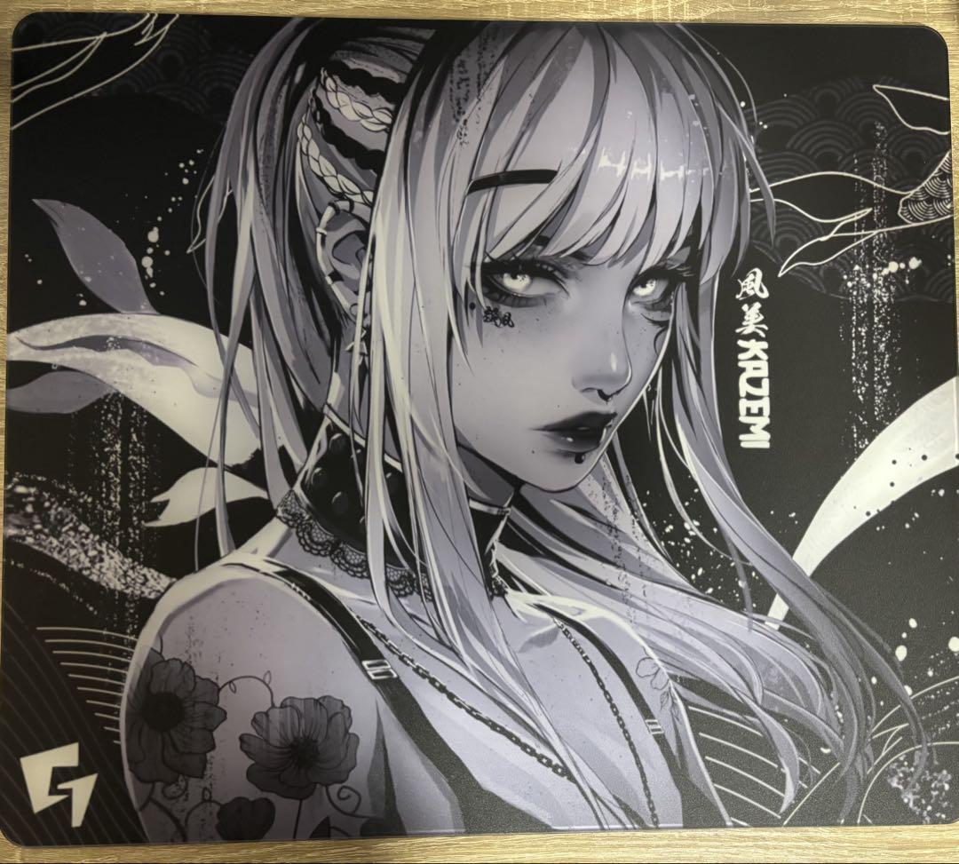 GLSSWRKS Kazemi Premium Glass Mousepad Dark Gaming Mousepad GLSSWRKS Kazemi Premium Glass Mousepad Dark Gaming Mousepad