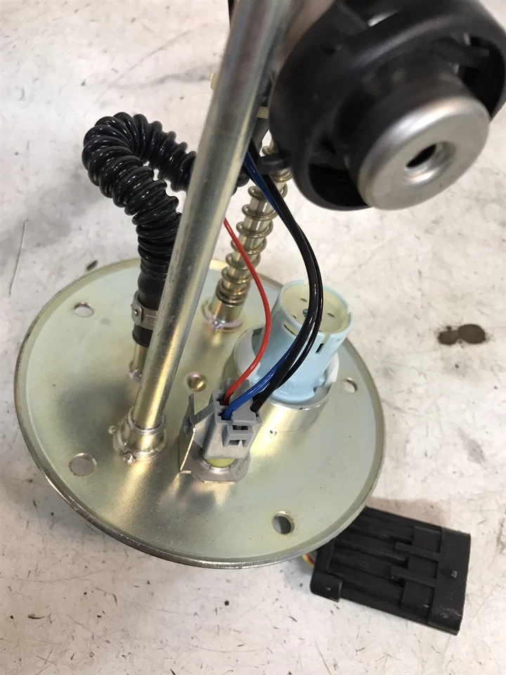 12 Victory Vision Touring 106 petrol gas fuel pump and sending unit Foto 3 de 4