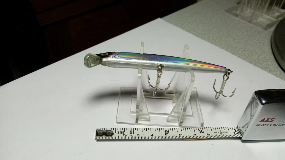 YO-ZURI.S, SINKER, SEÑUELO 3 1/2", LATERALES REFLECTORES MULTICOLORES, USADO, EXCELENTE ESTADO Foto 4 de 4