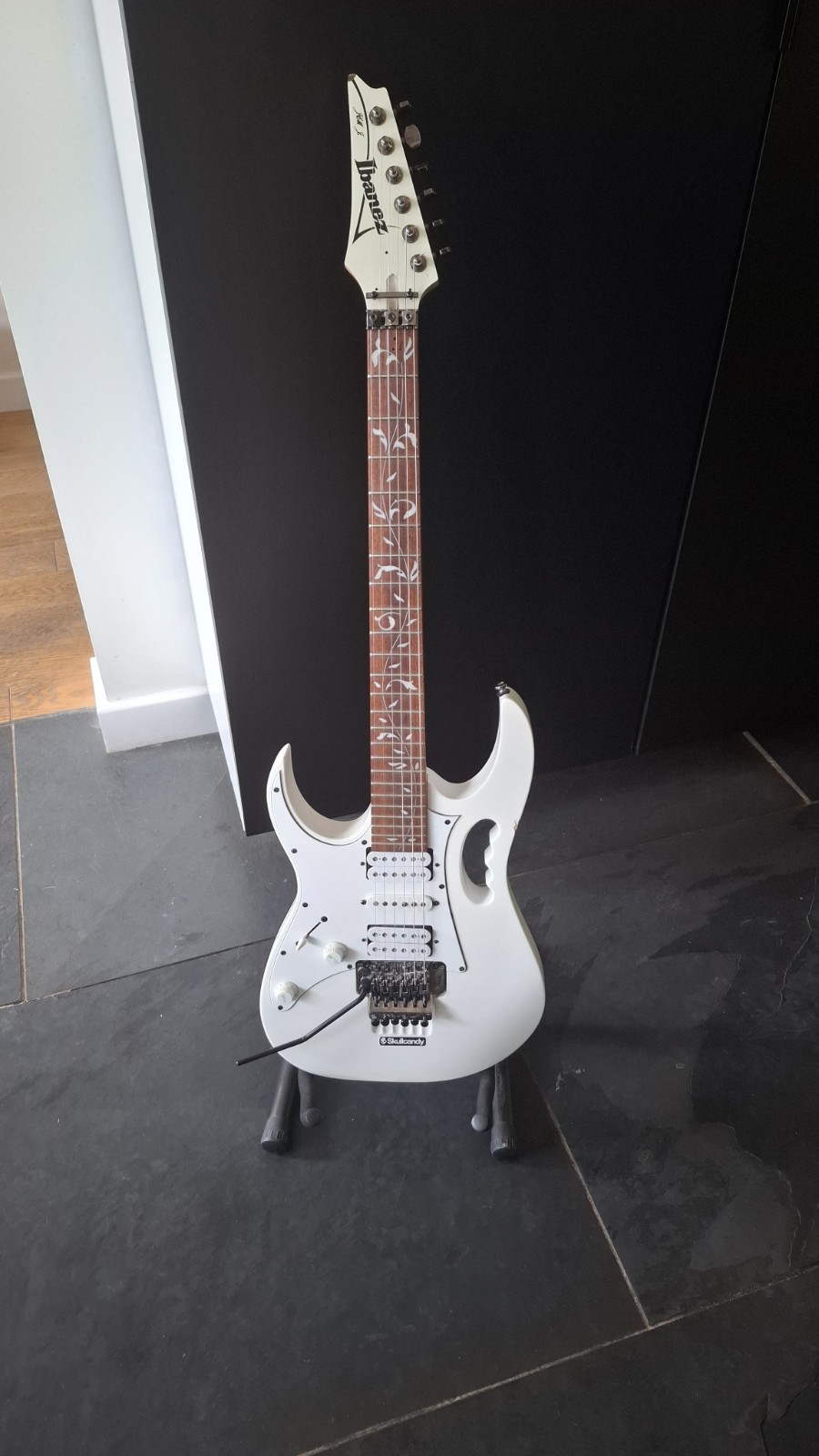 Left handed Ibanez Jem Jr Electric Guitar Steve Vai Signature, White, Tree Inlay