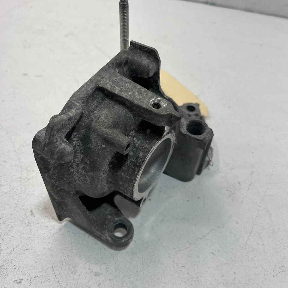 Toyota Camry RAV-4 2018-2023 motor refrigerante bomba de agua carcasa OEM Foto 2 de 4