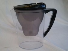 Amazon Basics 2.3L (4 Pintes) Filtre à Eau Cruche Avec 1x30 Jours Cartouche Noir