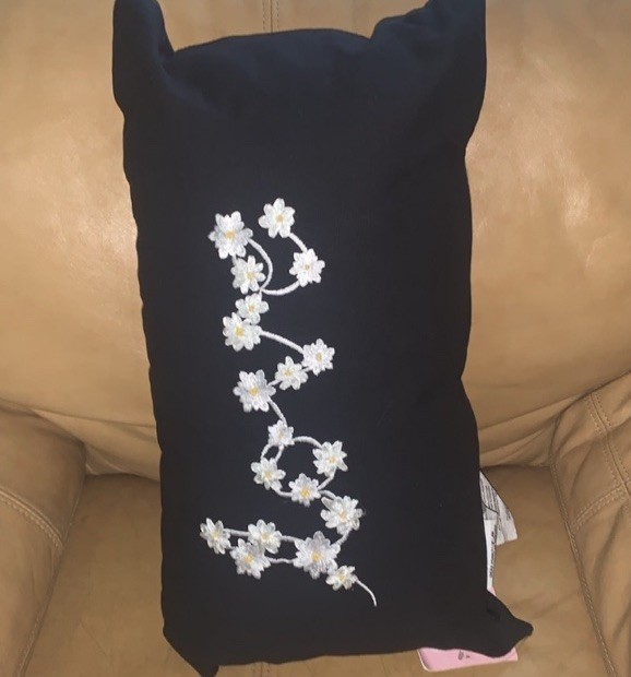 New KATE SPADE Set 2 Black White Daisy 'Love' Throw Pillow Spring / Summer NWT thumbnail 6