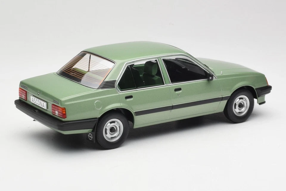 MCG18458 Opel Ascona C Metallic Light Green MCG 1/18 - Immagine 2 di 4