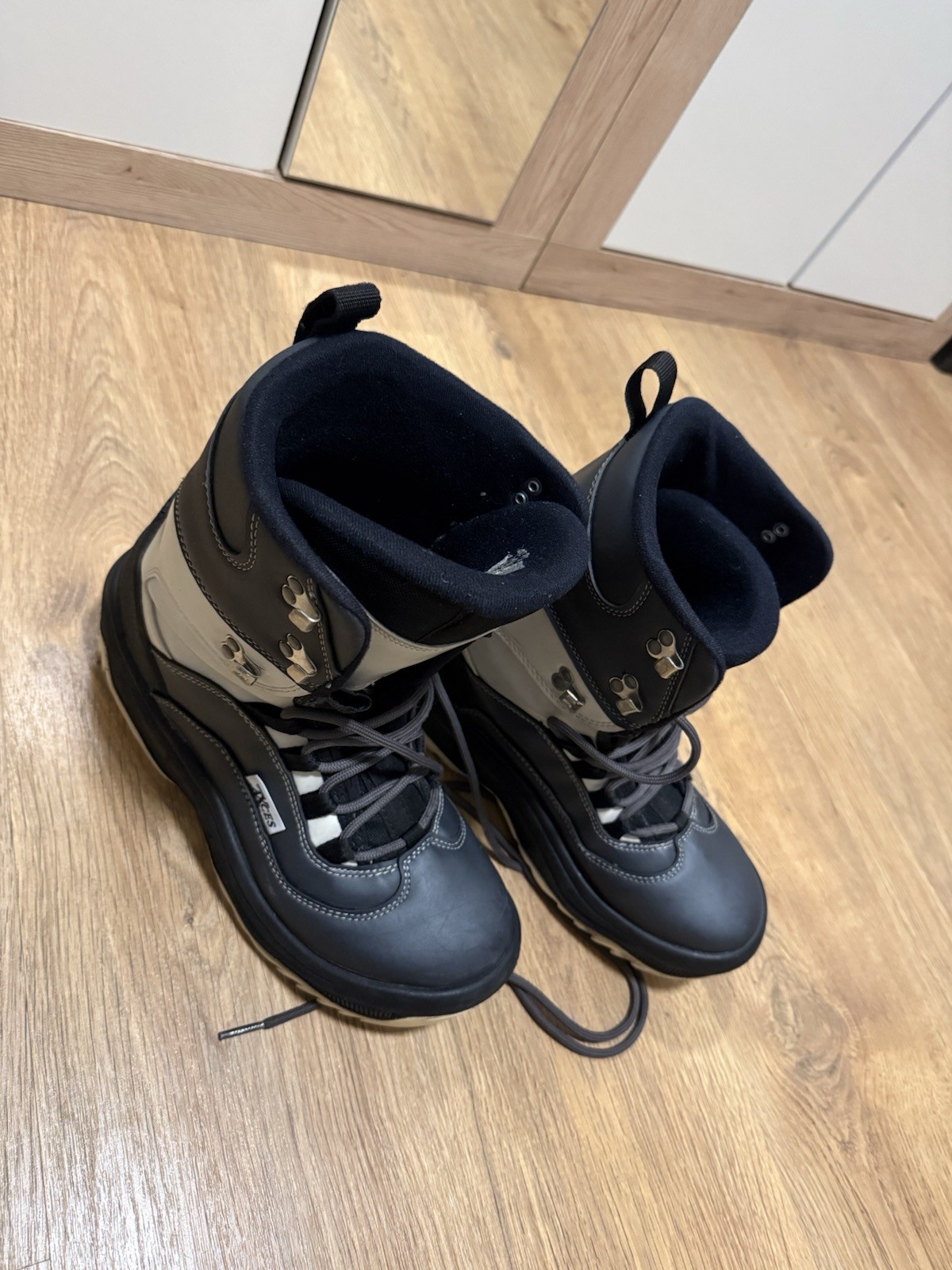 Snowboardschuhe, Marke Axces, schwarz-weiß, Größe 42/43