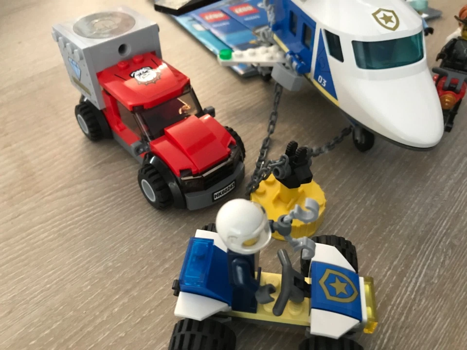 LEGO City 60243 Police Helicopter Chase, photo 4 sur 5