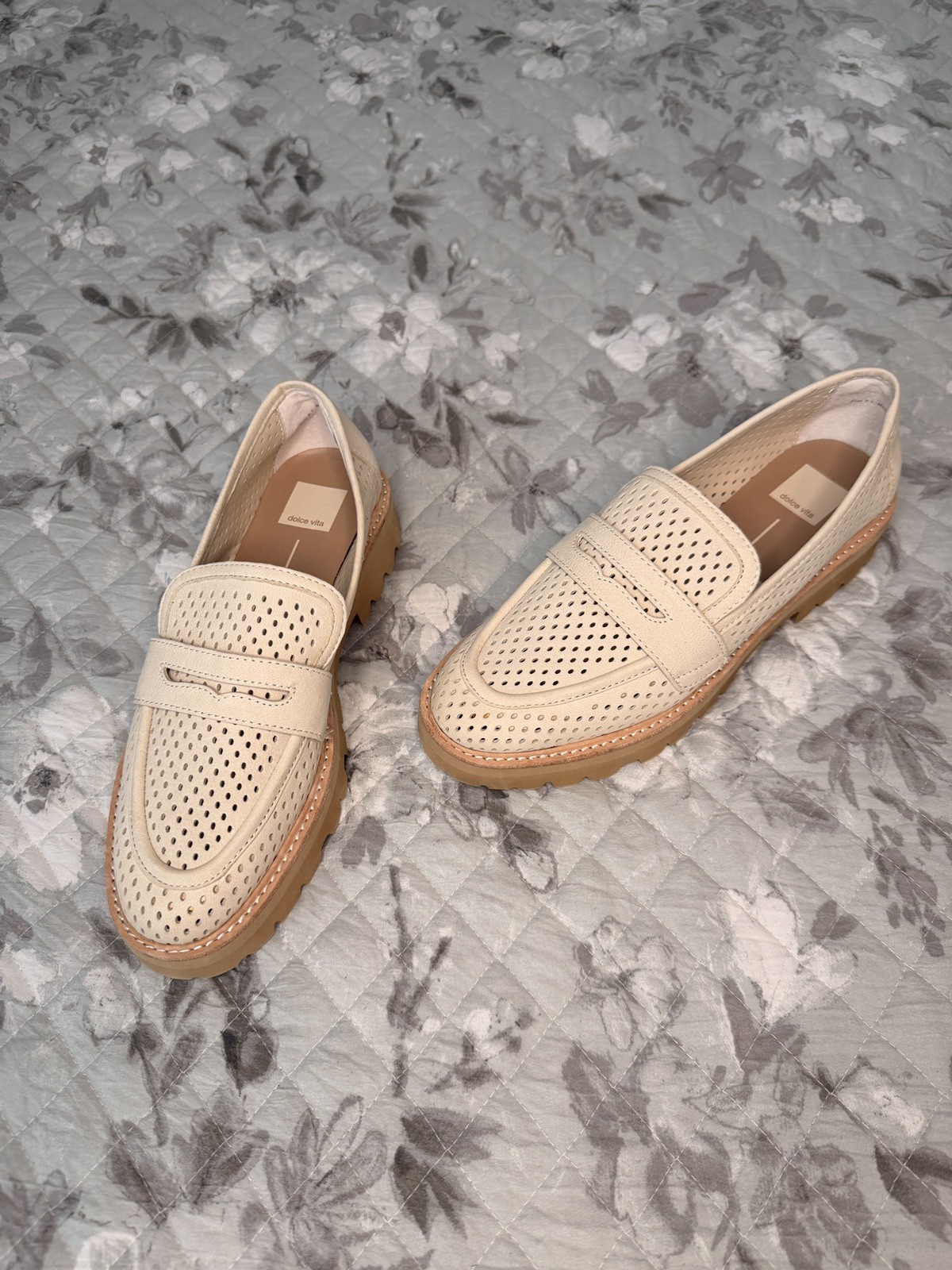 Dolce Vita Ersula Penny Loafers Women Size 9.5M Cream Perforated  Lug Sole Shoes
