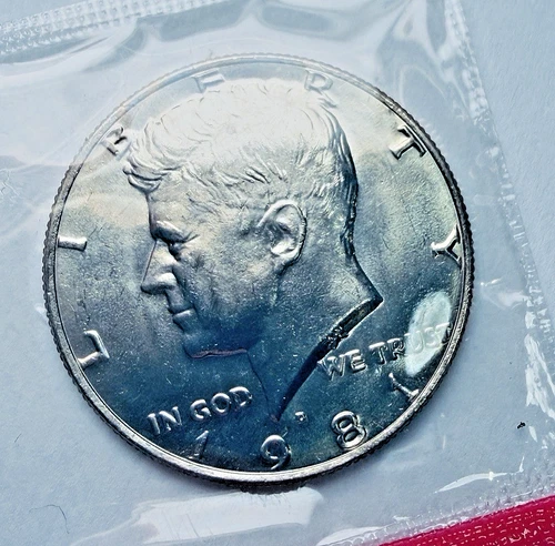 1981-D JFK GEM BU Half Dollar ~~ Sealed Original Mint Cello ~ Lite Tone ~Y89