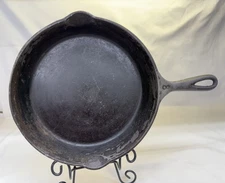 Vtg Unmarked No. 8 Double Spout Cast Iron Skillet / Pan 10 1/4” W/ Heat Ring