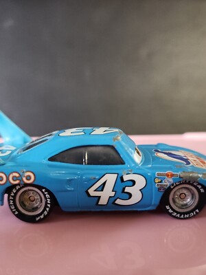 Disney Pixar Cars THE KING Diecast Dinoco Blue #43 Plymouth