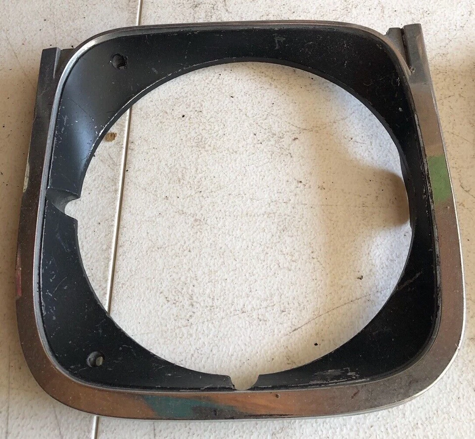 1972 雪佛兰 Chevelle El-Camino 右手车头灯边框,6261958,原始设备制造商 — 第 2/4 张图片