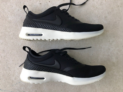 Nike Air Max Thea Sneakers  1x kurz getragen  Gr. 5 (38,5) black/black-ivory