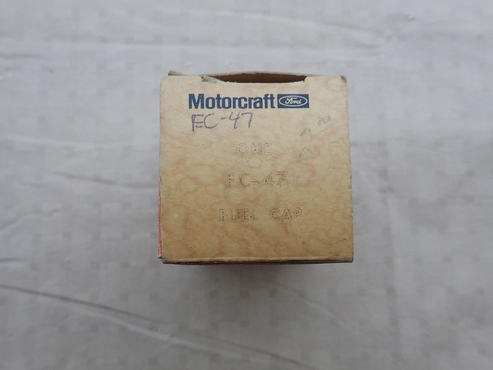Tampa de combustível Motorcraft FC-47 década de 1970, NOS! AMC, Audi, Chrysler, Dodge, Plymouth, VW - Imagem 4 de 4