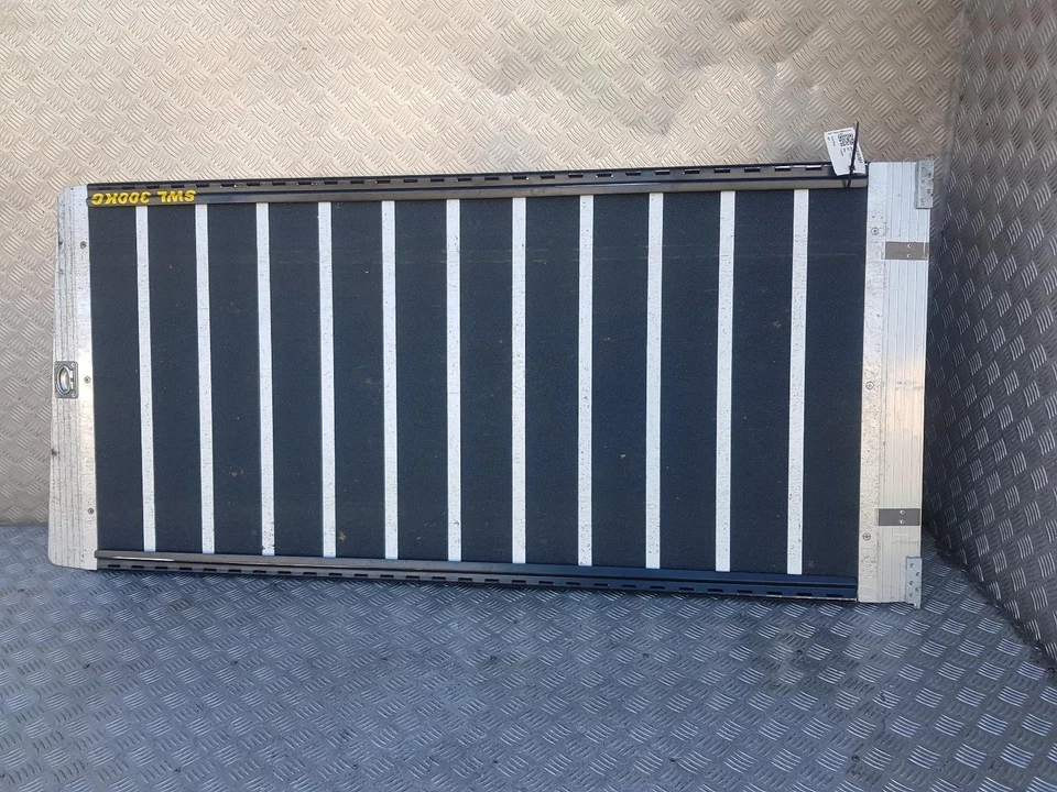 Rampa de carga trasera Ford Tourneo personalizada diésel MK1 2017 Foto 2 de 4