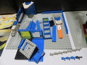 Lego Classic Space Inter-Galactic Command Base 6971 w/ instructions