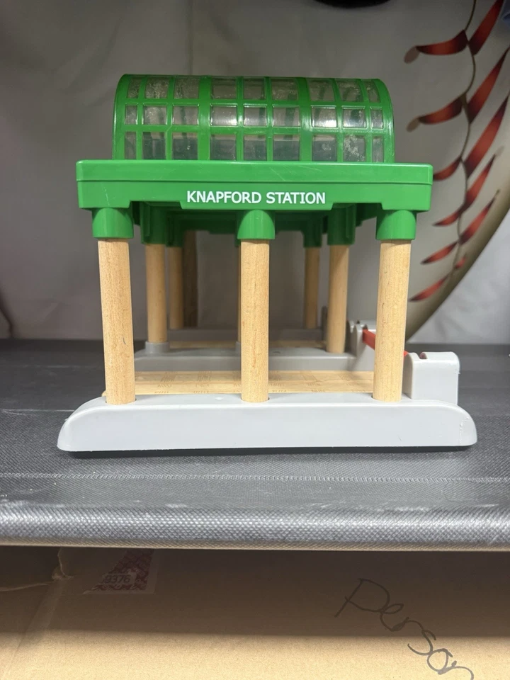 Estação ferroviária de madeira Thomas & Friends Knapford com luzes 2013 Mattel - Imagem 4 de 4