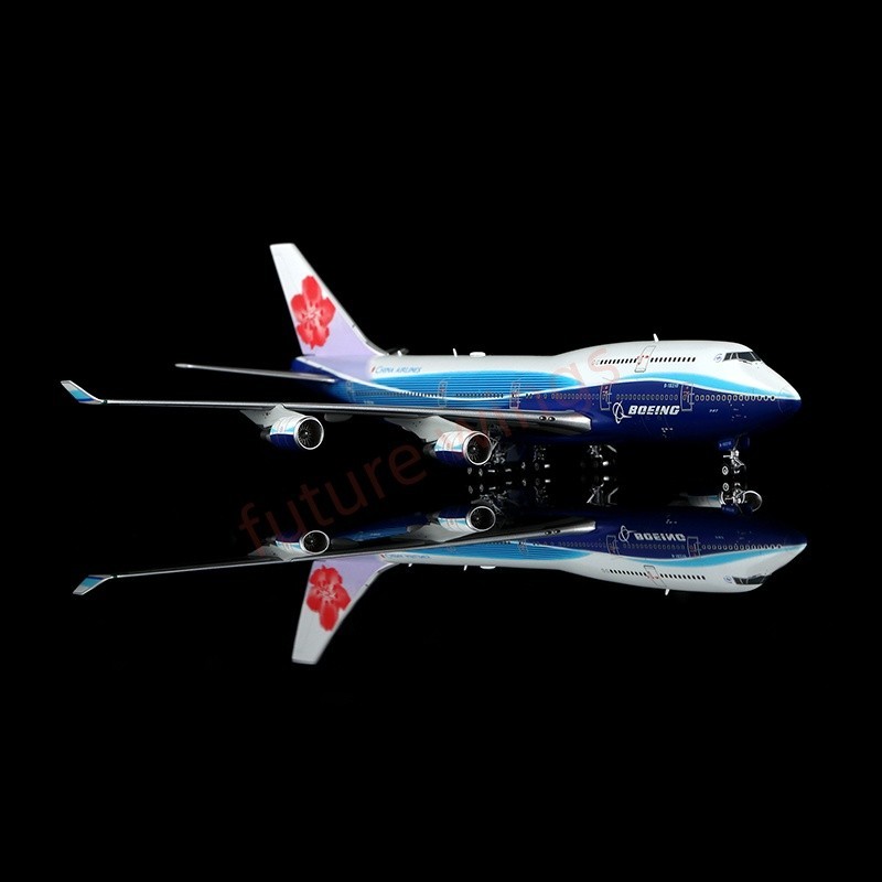 1:400 HX Models China Airlines B747-400 B-18210 Free Tractor +