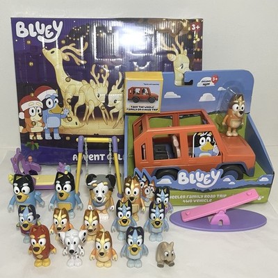 Bluey Advent Calendar 24 Pieces Christmas Countdown, 15 Extra Figures & Vehicle